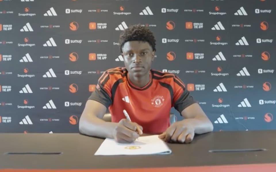 MU hoàn tất chiêu mộ tài năng trẻ Karim Cassim từ Man City