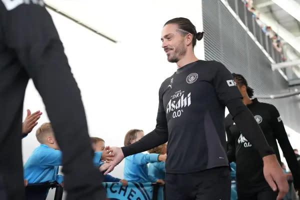 CĐV Man City bày tỏ cảm xúc về Jack Grealish tại buổi tập mở cửa