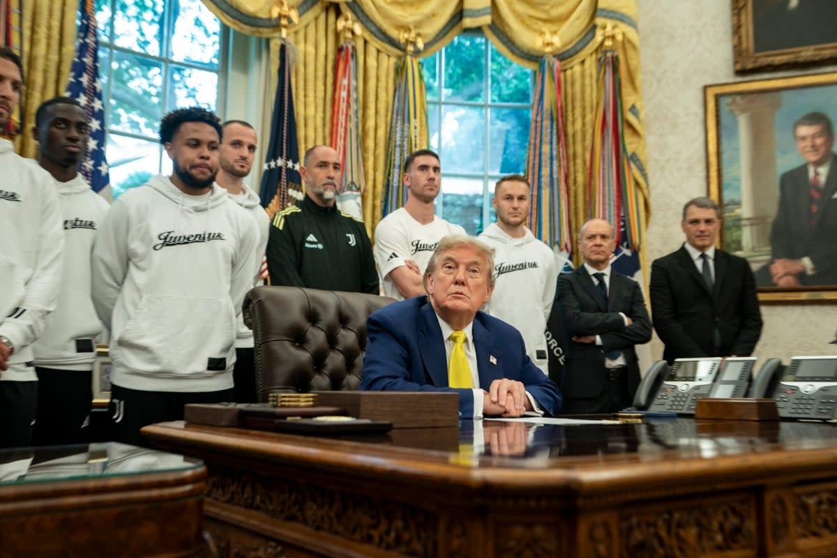 Đội Juventus lâm vào tình huống khó xử khi giao lưu với Donald Trump
