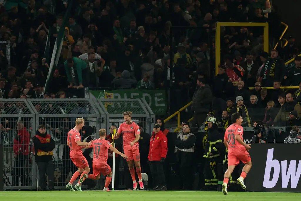 Kịch tính nghẹt thở tại Signal Iduna Park