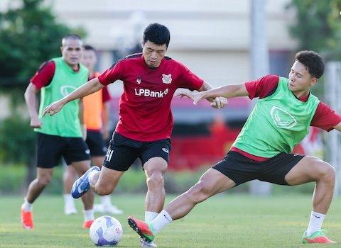 Bóng Ma Chấn Thương Và Quá Tải Đe Dọa Dàn Sao V.League Trước Giờ G