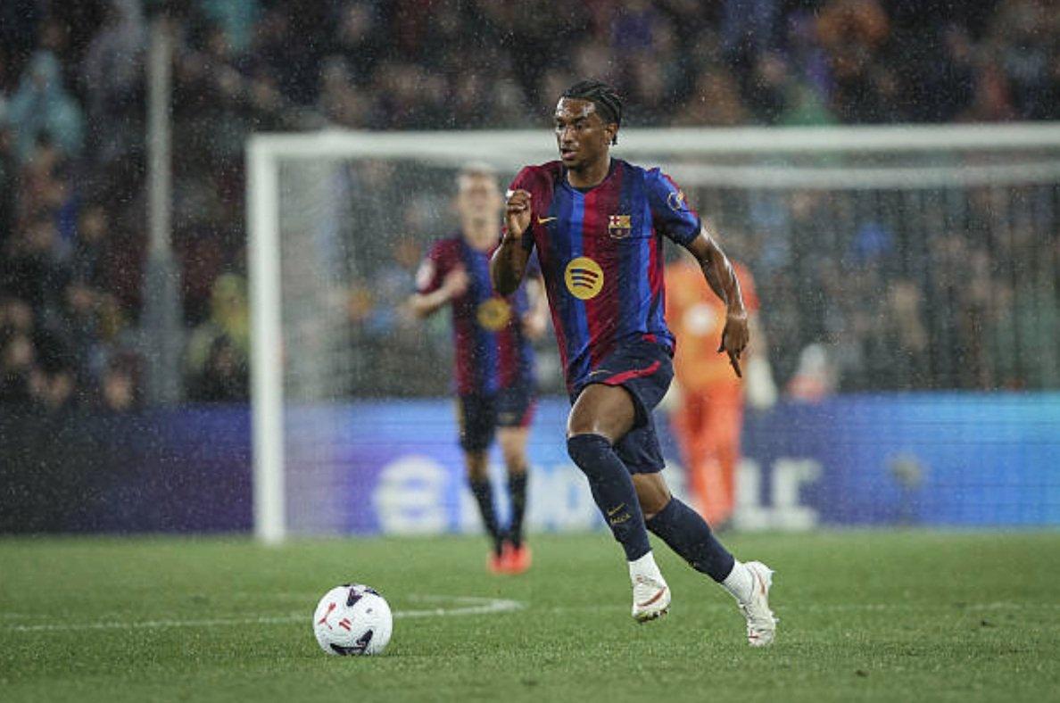 MU và Liverpool đại chiến vì Alejandro Balde của Barcelona
