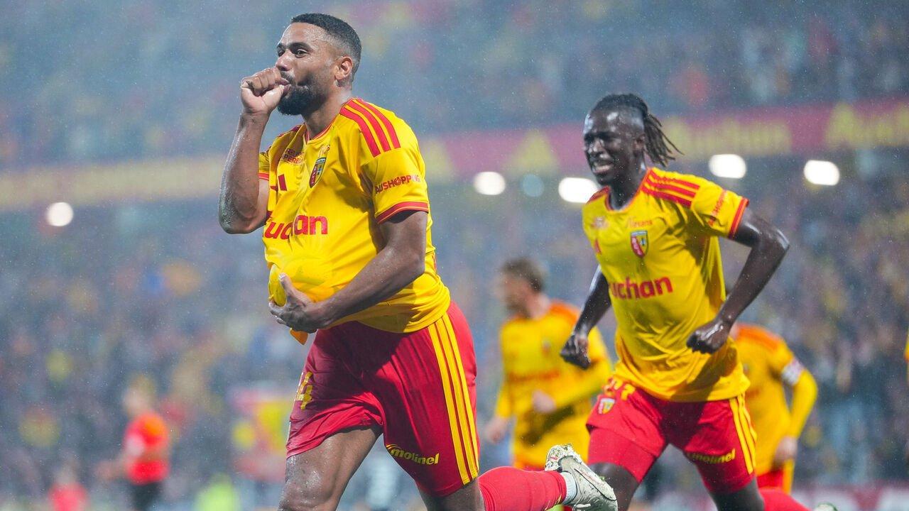 Dấu ấn chiến thuật của Yannick Cahuzac: Đè bẹp Lyon từ hiệp một