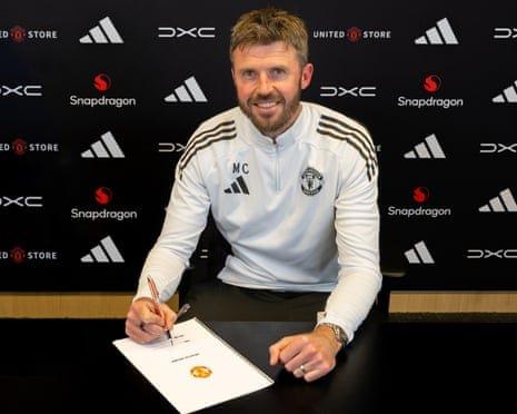 INEOS giữ ghế cho Carrick: Cú hích lực lượng trước đại chiến Spurs