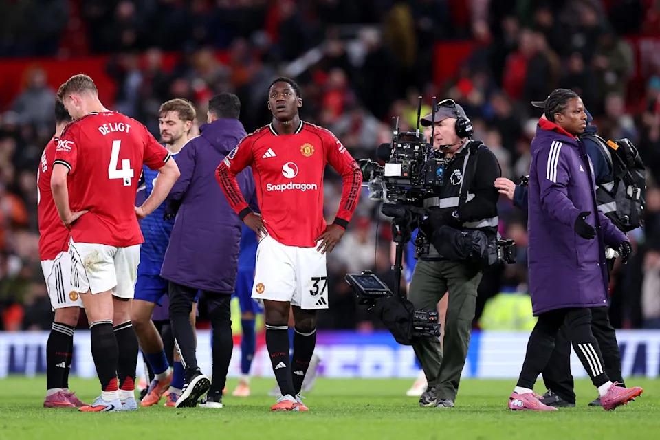 Barcelona cảnh giác với khả năng ra đi của thần đồng Man United vào tháng 1 giữa lúc Real Madrid dòm ngó