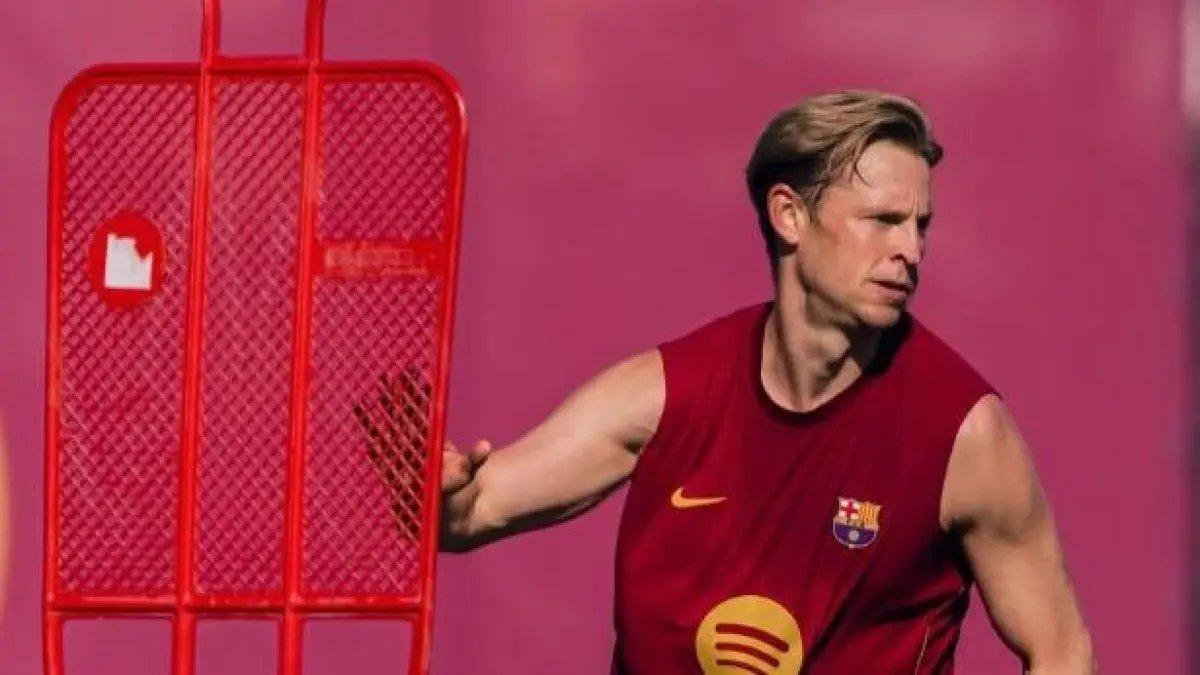 Frenkie de Jong chuẩn bị tái xuất trong màu áo Barcelona