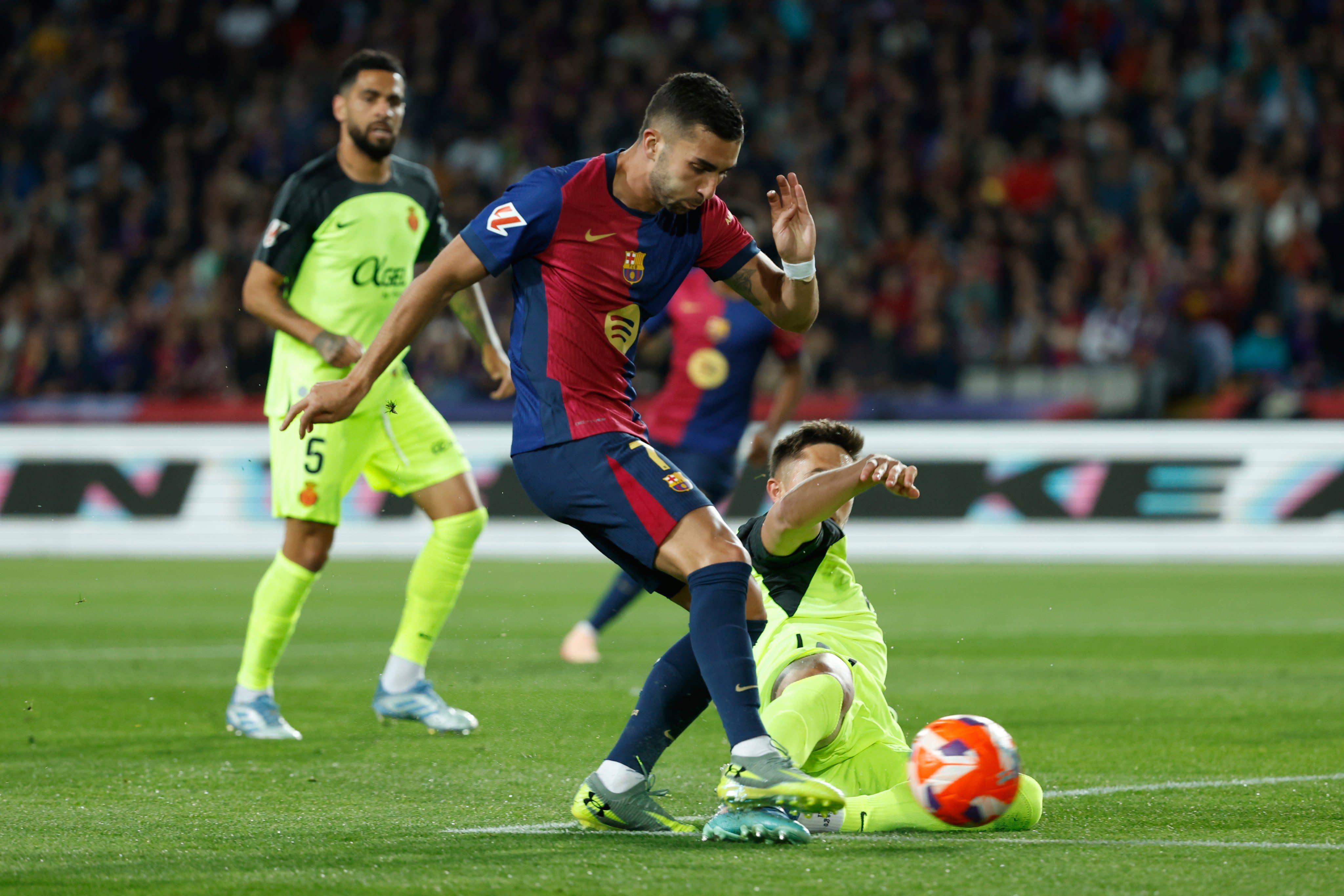 Ngôi sao Barcelona được đề nghị trở lại Premier League đầy táo bạo với ‘vai trò sao’