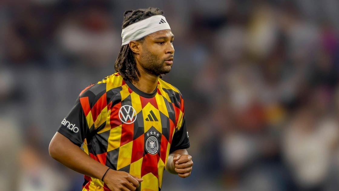 Serge Gnabry rời tuyển Đức sớm để trở lại Bayern Munich