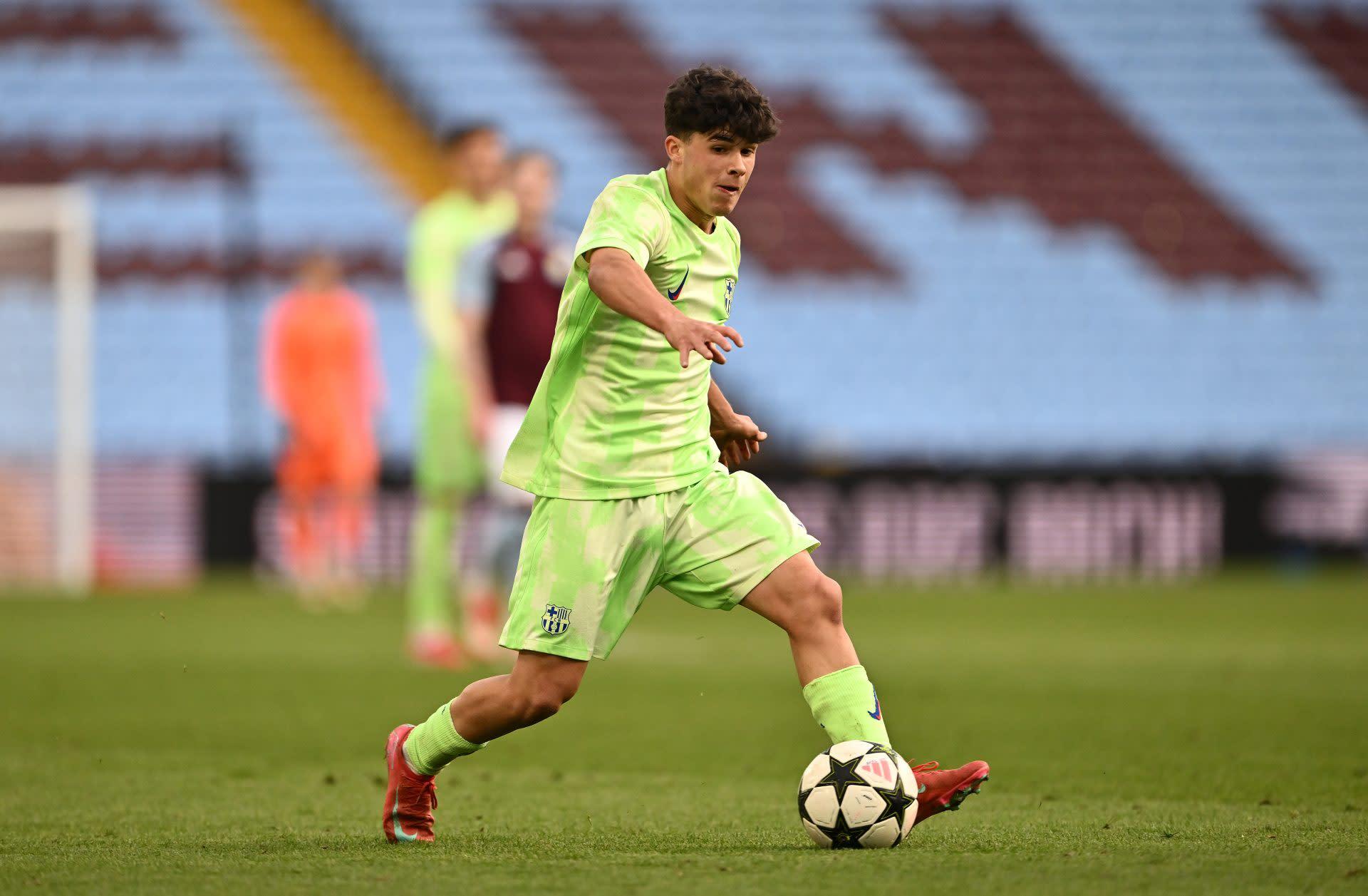 Almeria tăng tốc truy đuổi tài năng 19 tuổi của Barca