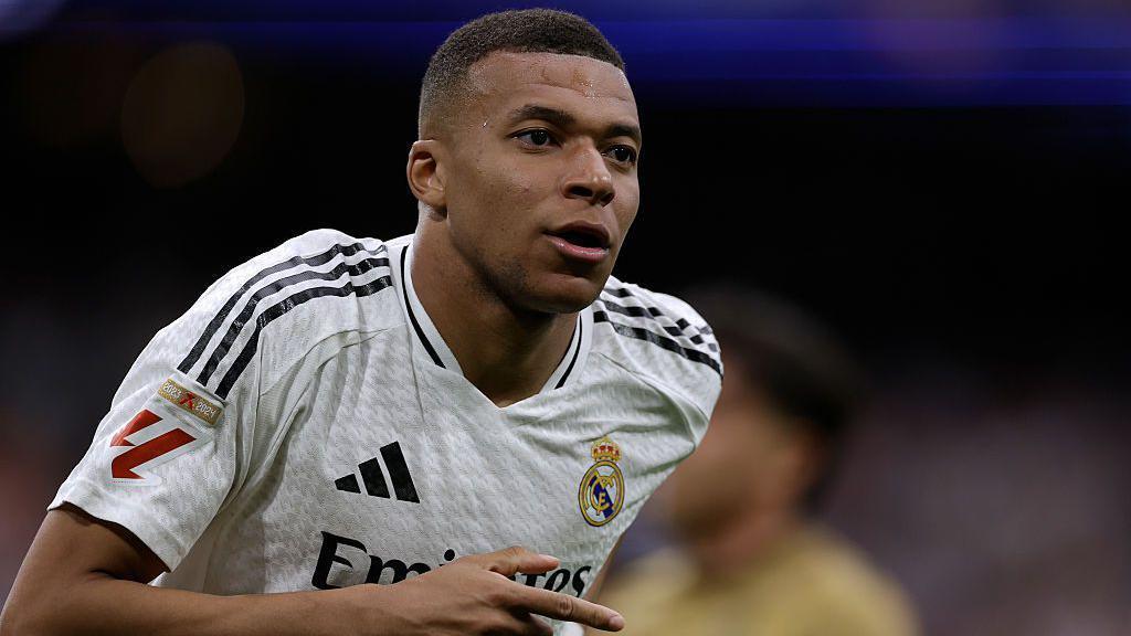 Thông tin chính thức : Ngôi sao Real Madrid - Kylian Mbappé nhập viện vì viêm dạ dày ruột cấp 