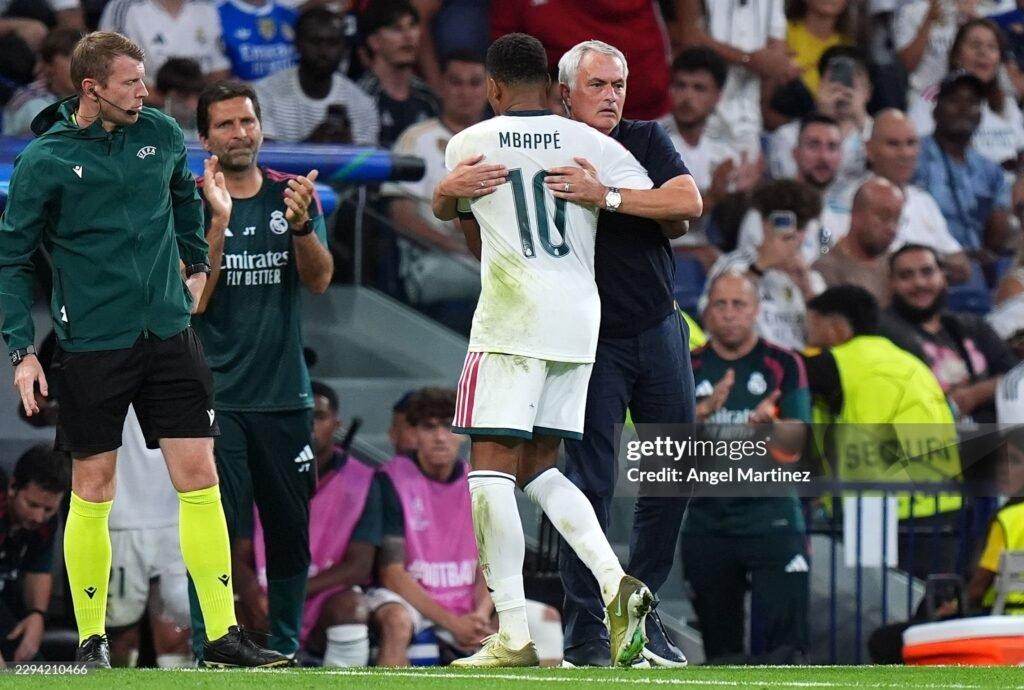 Mourinho tuyên chiến và bão chấn thương càn quét hai đội