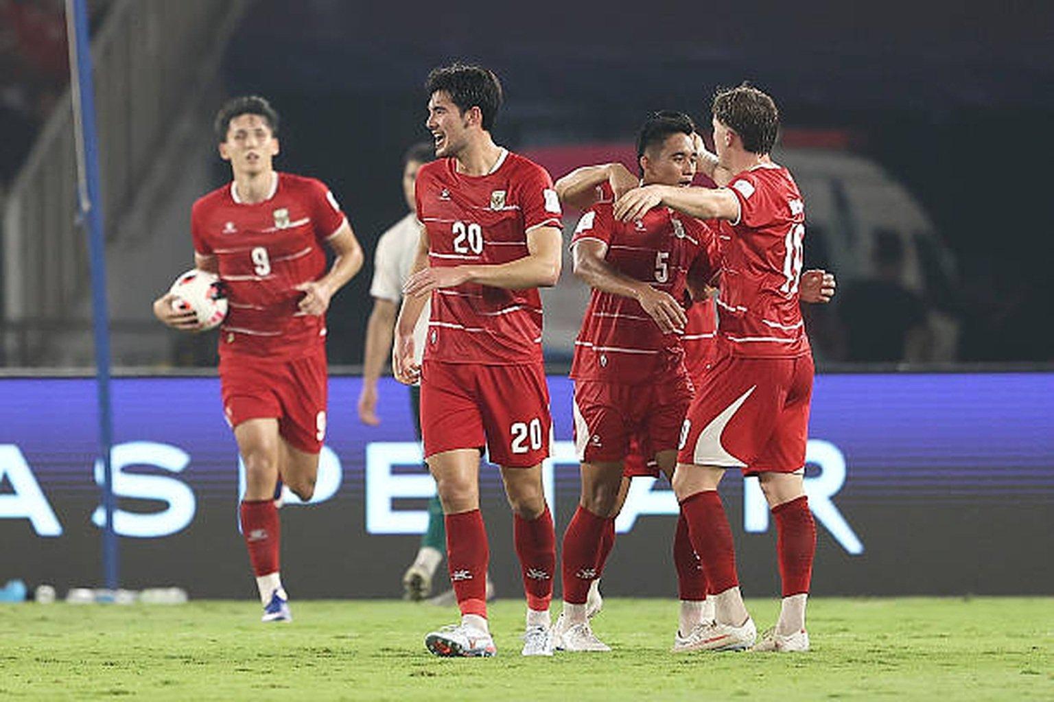 Indonesia và Malaysia bùng nổ mưa bàn thắng ở bảng A
