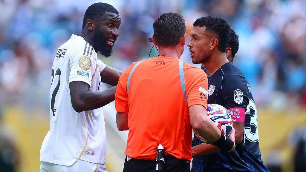 Fifa mở thủ tục kỷ luật vụ sự cố liên quan đến Rudiger