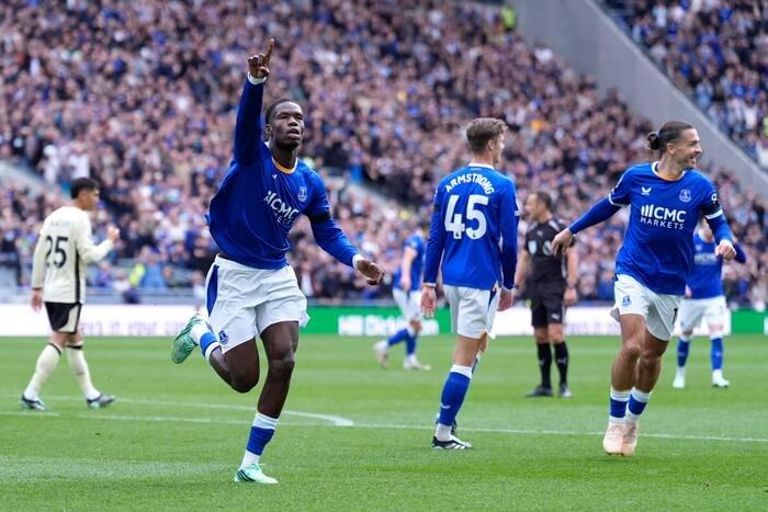 Everton tiếp tục rơi vào vòng xoáy bất ổn