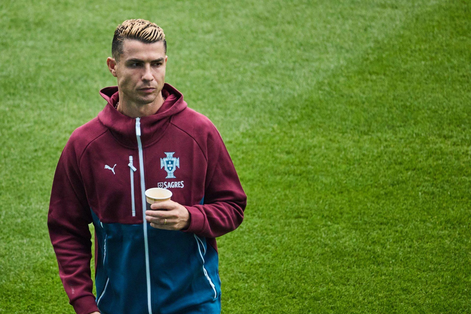 Lời xin lỗi muộn màng và tương lai bất định của Ronaldo ở ĐTQG