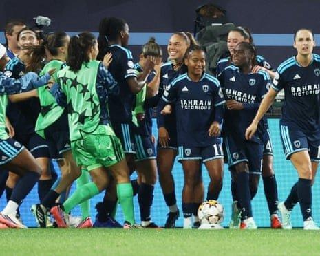 Hủy diệt tại Champions League nữ và cập nhật chấn thương