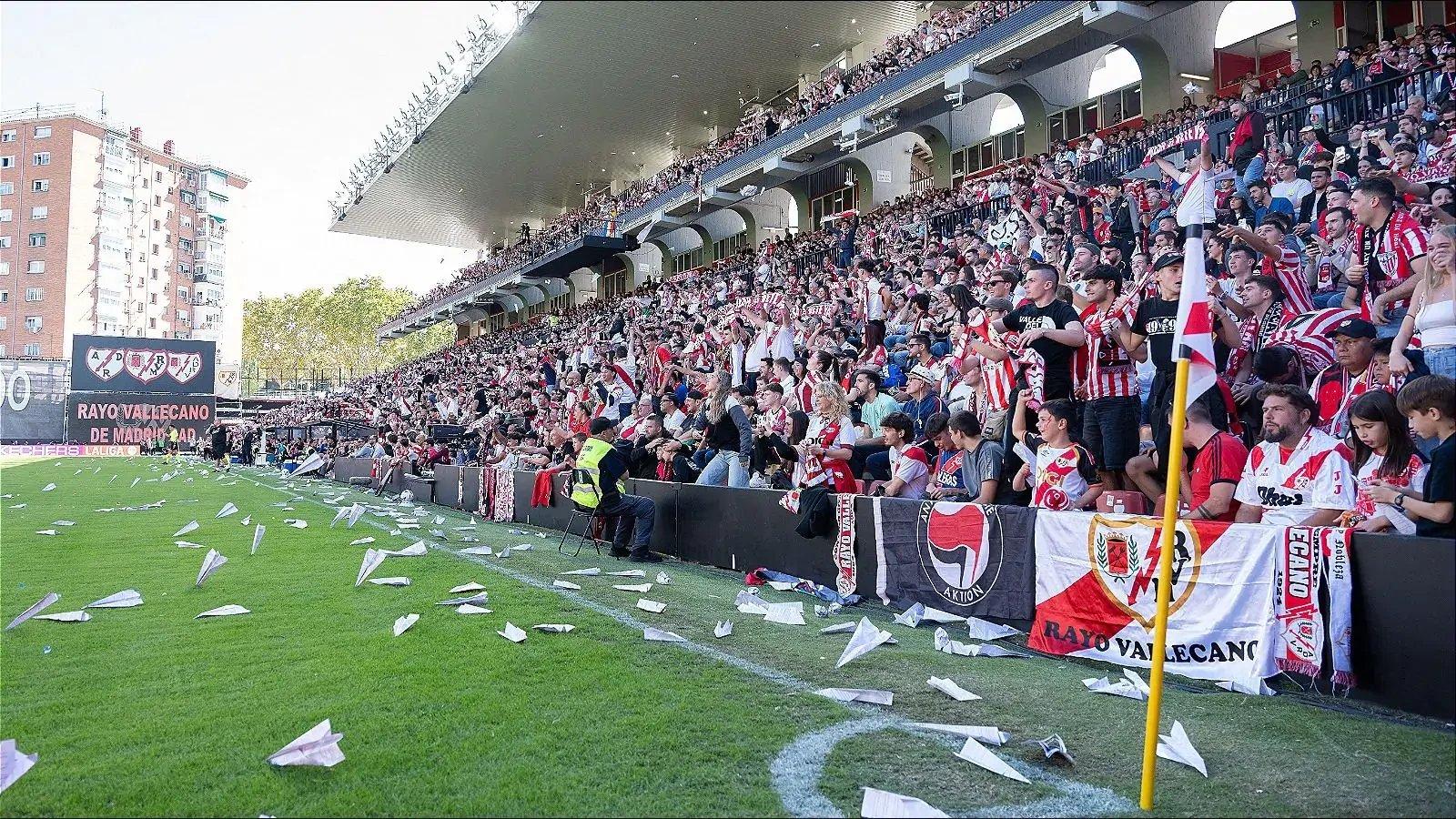 Phạt nặng 12 cổ động viên Rayo Vallecano vì phá hoại trận đấu