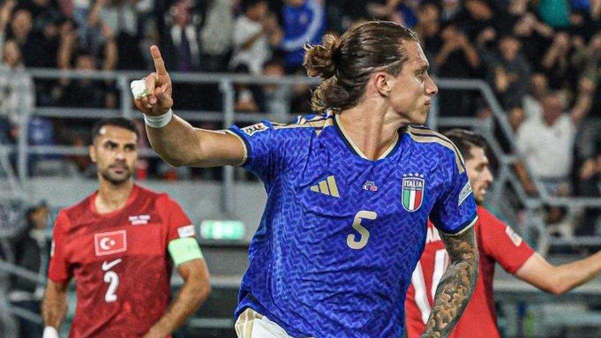 Xoay tua 9 vị trí và bản lĩnh vượt khó của Azzurri