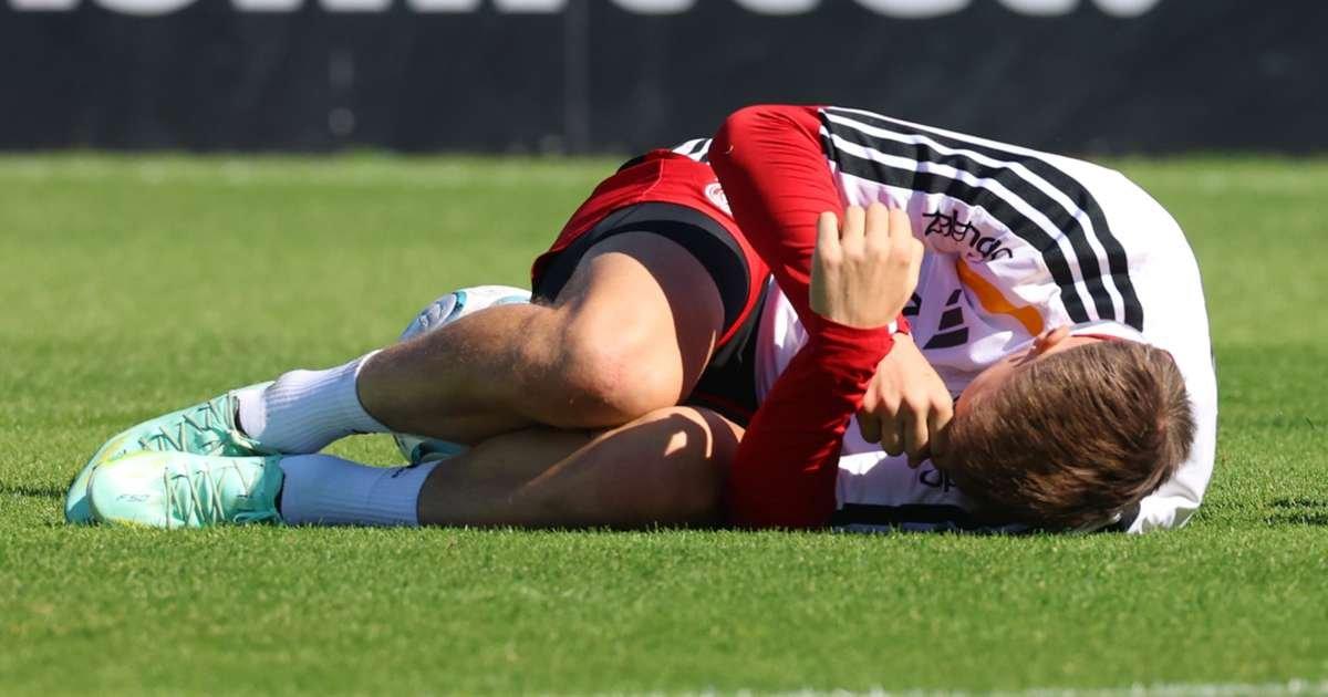 Nico Schlotterbeck dính chấn thương cổ chân nghiêm trọng