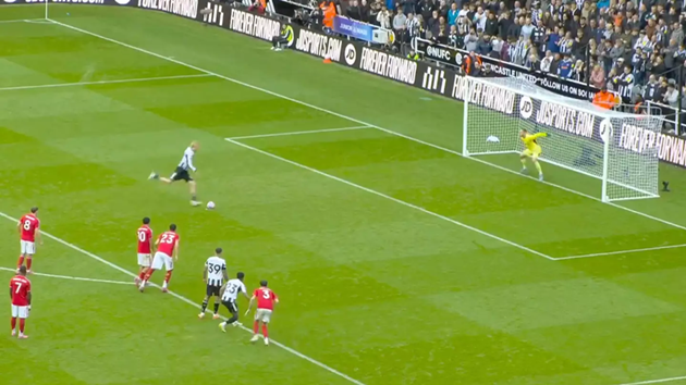 Woltemade khiến khán giả Newcastle "phát sốt" với pha sút 11m mẫu mực