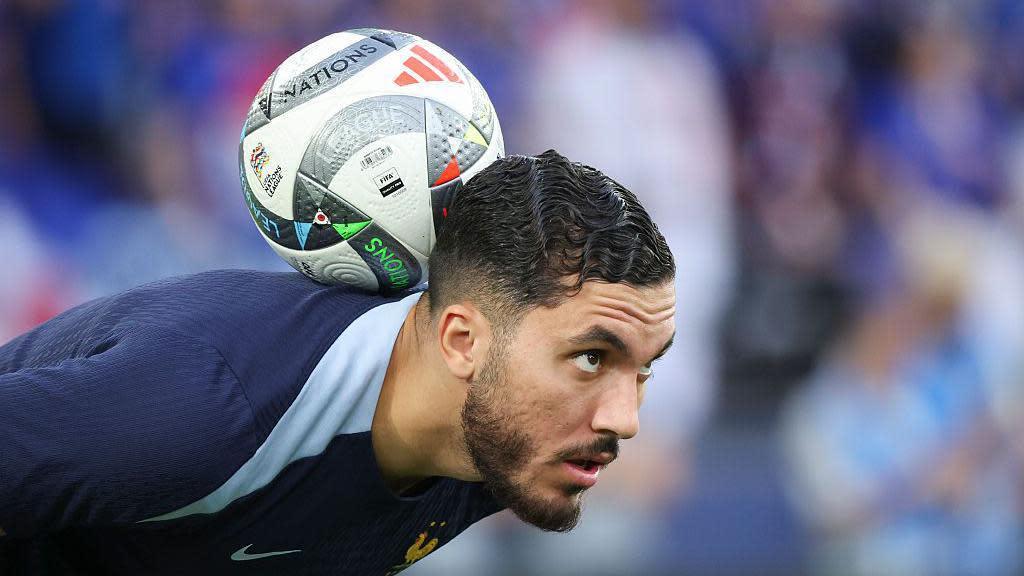 'Bậc thầy tuyệt đối, phù thủy bóng đá' - Tân binh Cherki của Man City là ai?