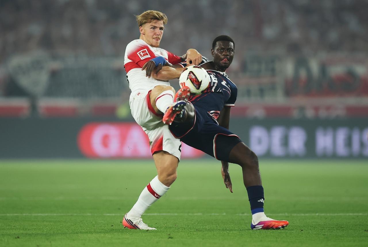 Barcelona và Inter Milan áp sát tài năng trẻ Finn Jeltsch