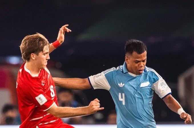 Indonesia thắng dễ Singapore 2-0 ngày ra quân