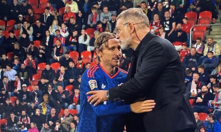 Croatia thắng kịch tính ngày HLV Slaven Bilic tái xuất