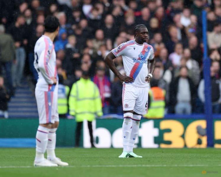 Khủng hoảng tột cùng của Crystal Palace và tương lai mờ mịt của Pierre Sage
