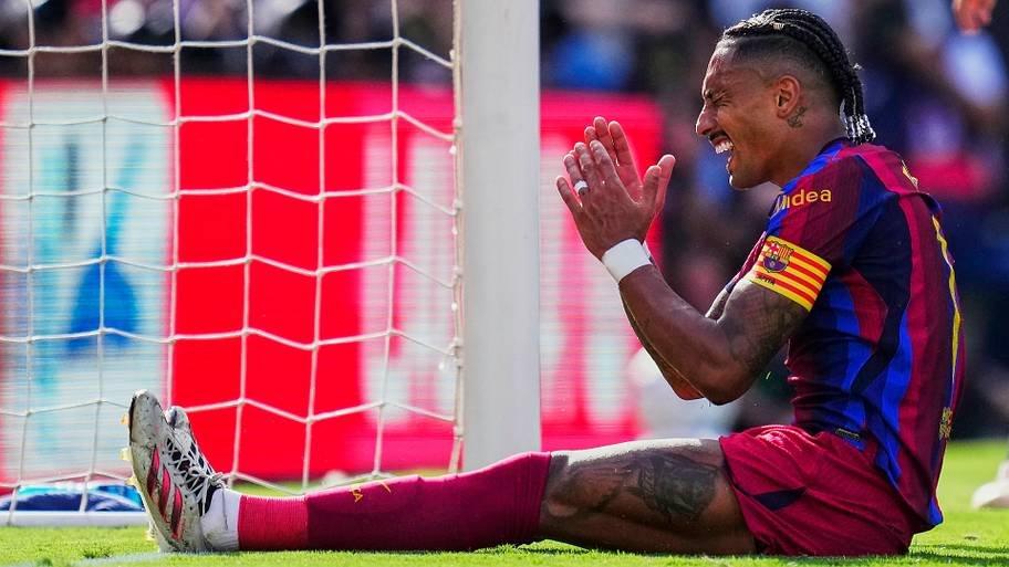 Raphinha chấn thương: Barca lo sốt vó trước lịch sử