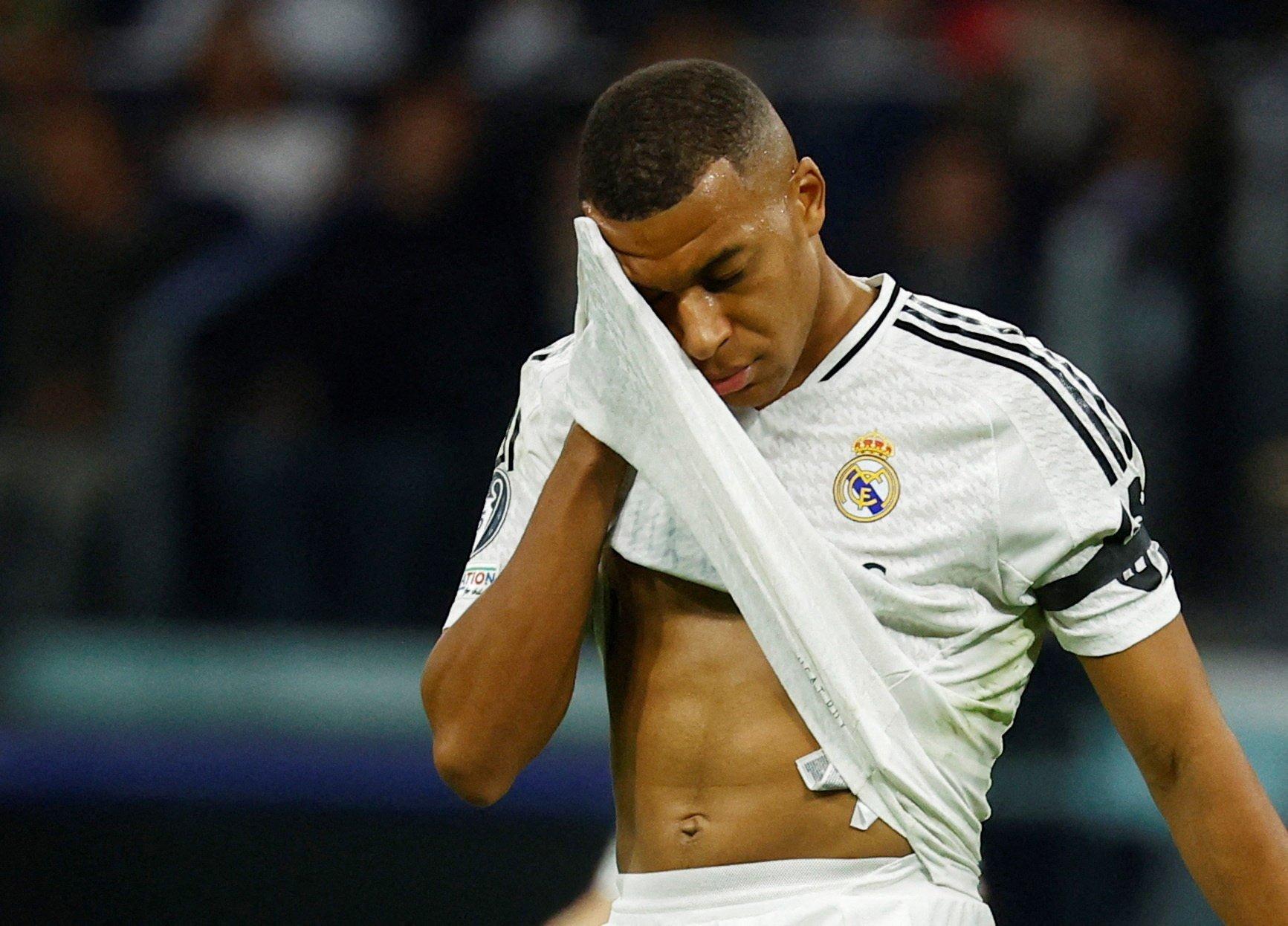 Valencia thay tướng đón Javier Aguirre, Villarreal thách thức Real Madrid