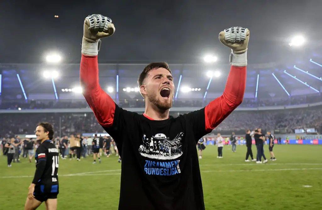 Dennis Seimen và màn ra mắt Bundesliga lịch sử cùng VfB Stuttgart