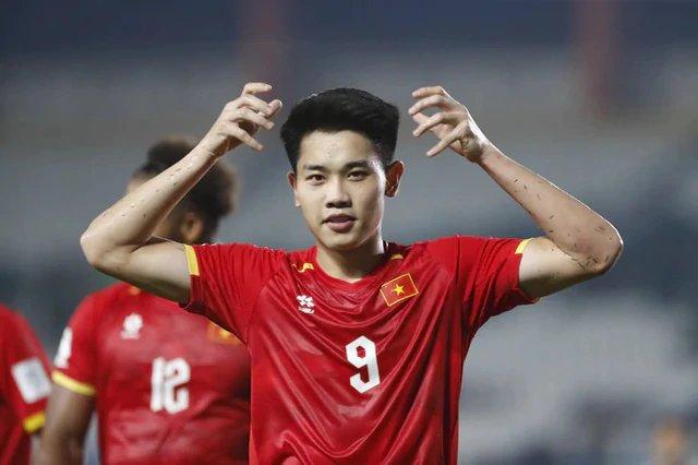 Việt Nam thắng nhọc Philippines: Đình Bắc tỏa sáng, Xuân Son chấn thương