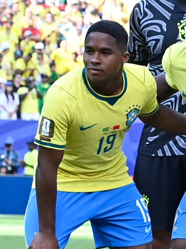 Khát vọng của thần đồng Brazil và cuộc đua giành chữ ký