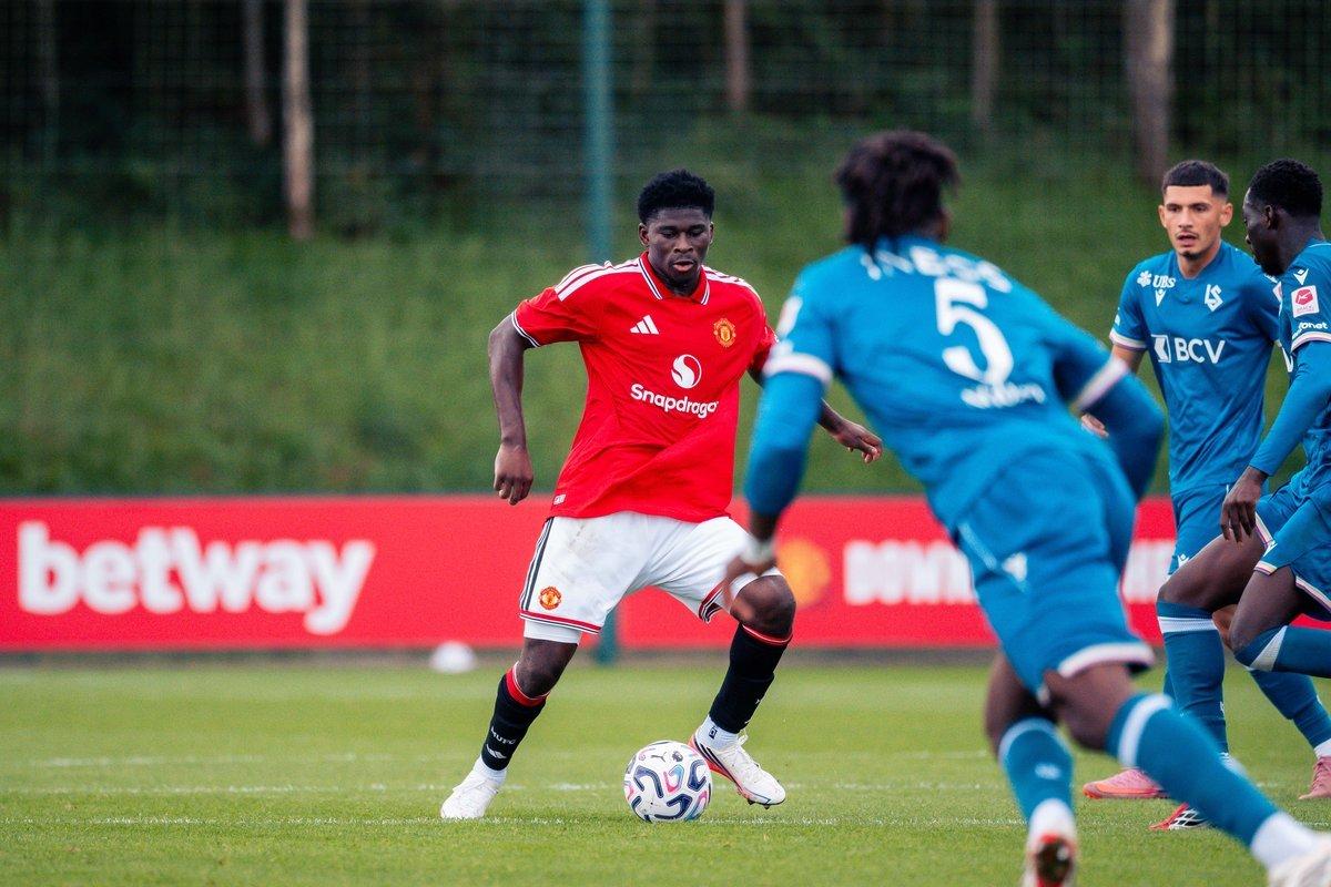 MU 2-1 Lausanne-Sport: Cú hích thể lực từ trận giao hữu kín