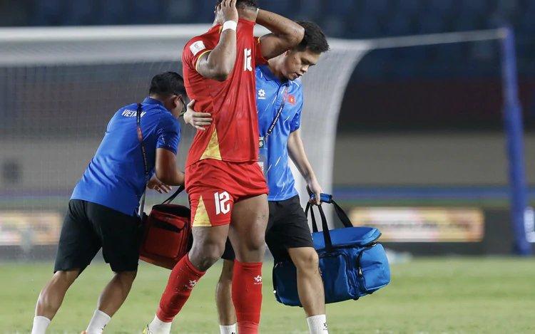 Nguyễn Xuân Son chấn thương nặng, chia tay giải đấu