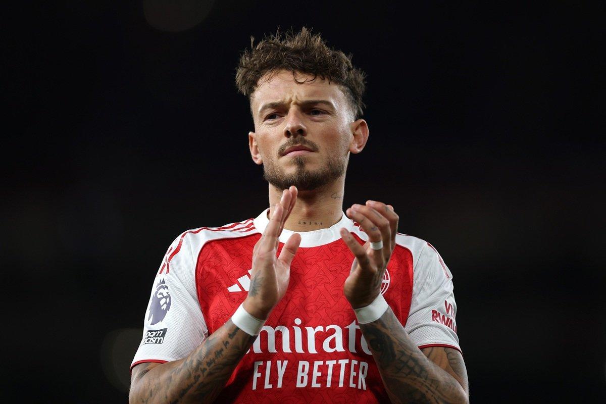 Arsenal hoãn nâng cấp Emirates, Liverpool tính mua lại Quansah