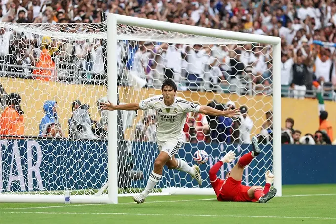 "Gà son" của Real Madrid đã cất tiếng gáy