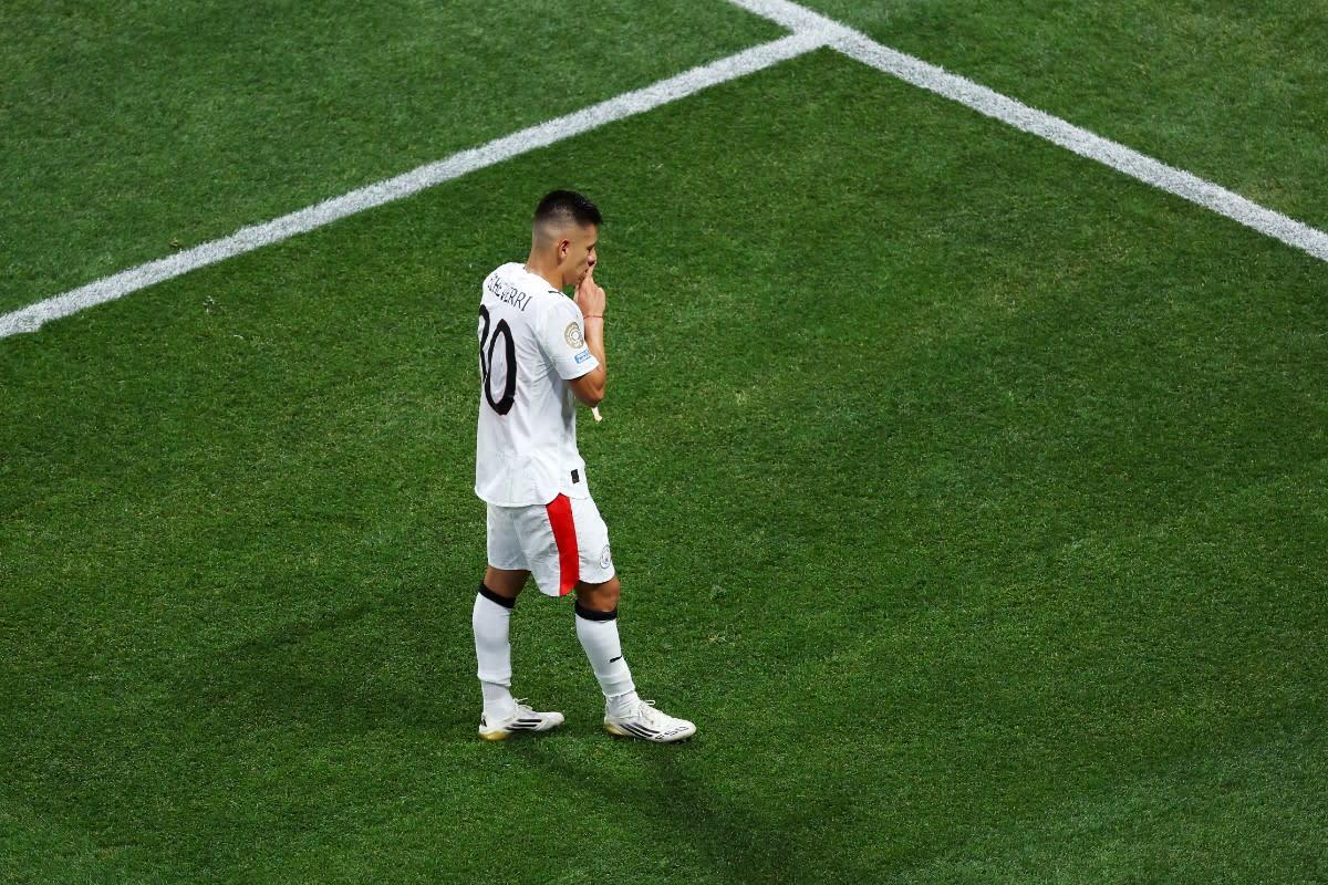 Một tài năng trẻ Man City phải chống nạng sau chấn thương trước Al Ain
