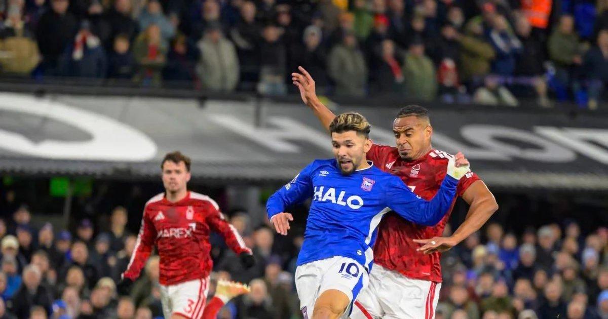 Ipswich Town 1-1 Nottingham Forest: Leif Davis hóa người hùng