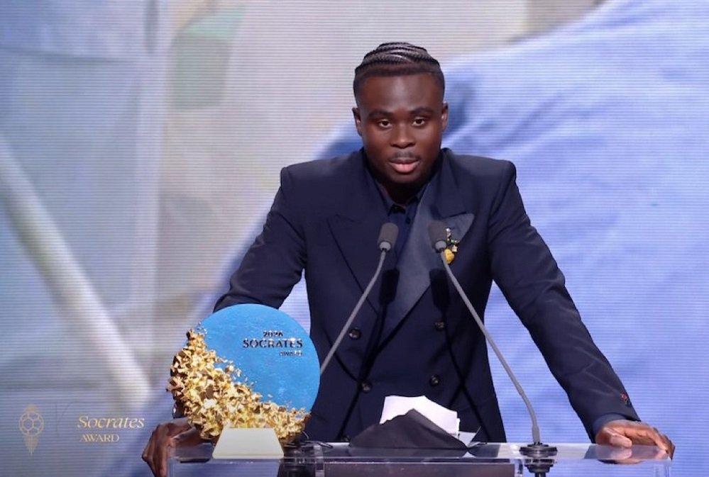 Bukayo Saka nhận giải Socrates 2026 giữa nỗi lo chấn thương