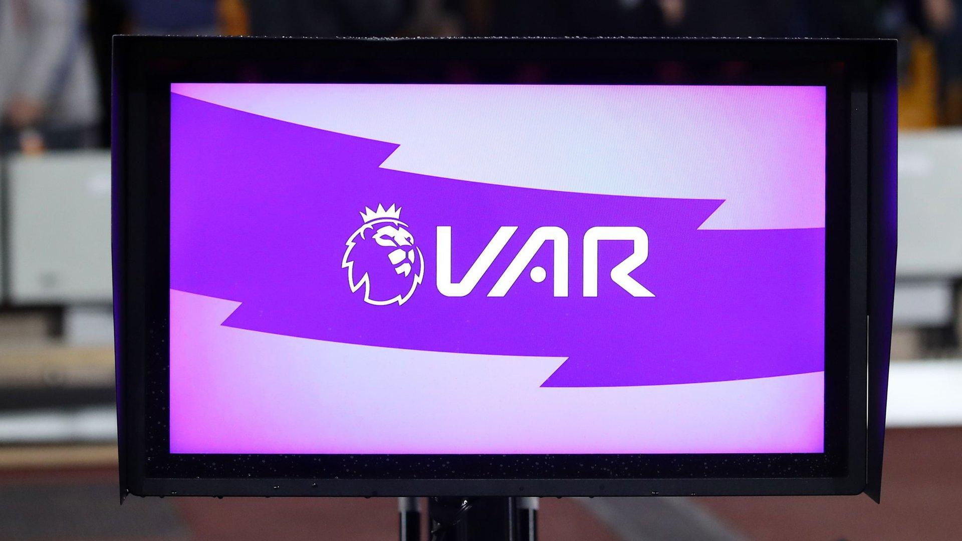 Ban trọng tài thừa nhận sai lầm VAR chống lại Arsenal