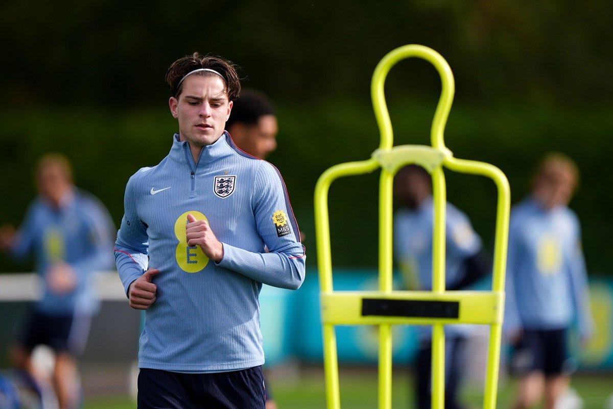 Chelsea nguy cơ vỡ kế hoạch mua Alex Scott vì Real Madrid