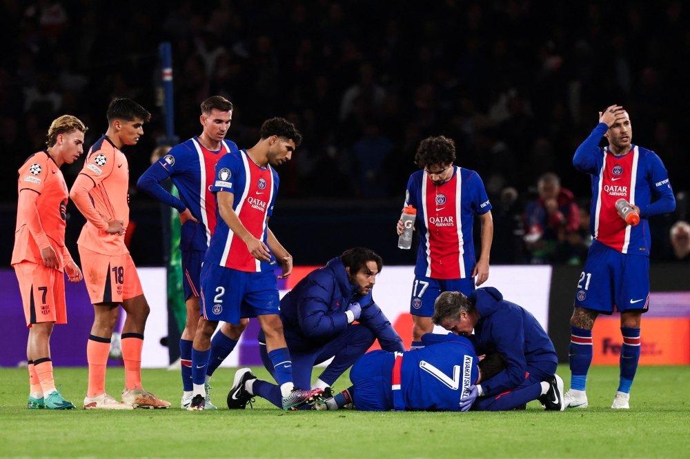 PSG cắt đứt chuỗi thắng của Barcelona và cái giá cực đắt