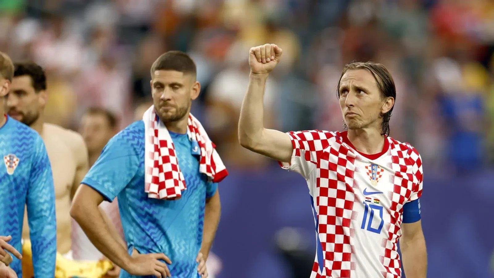Luka Modric lập kỷ lục tuổi 41 và bước ngoặt hiệp hai