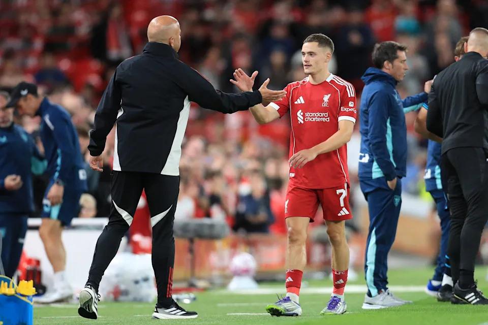 Nhà vô địch World Cup bảo vệ ngôi sao 'xuất sắc' của Liverpool sau những chỉ trích gần đây