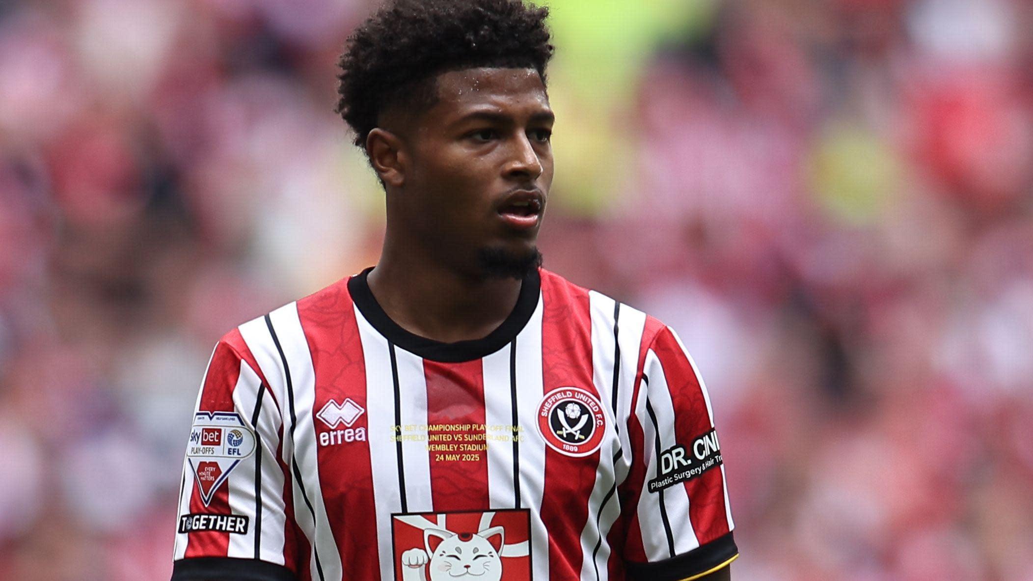 Sheffield United đàm phán với tiền đạo Brewster
