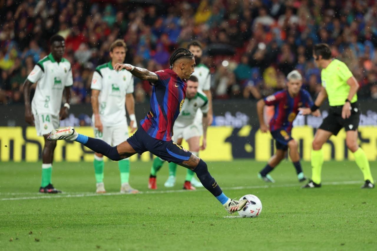 Barcelona lo sốt vó vì chấn thương đùi của Raphinha
