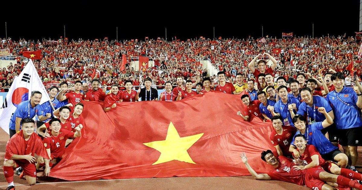 Tuyển Việt Nam khủng hoảng hàng công trước trận quyết đấu Pakistan
