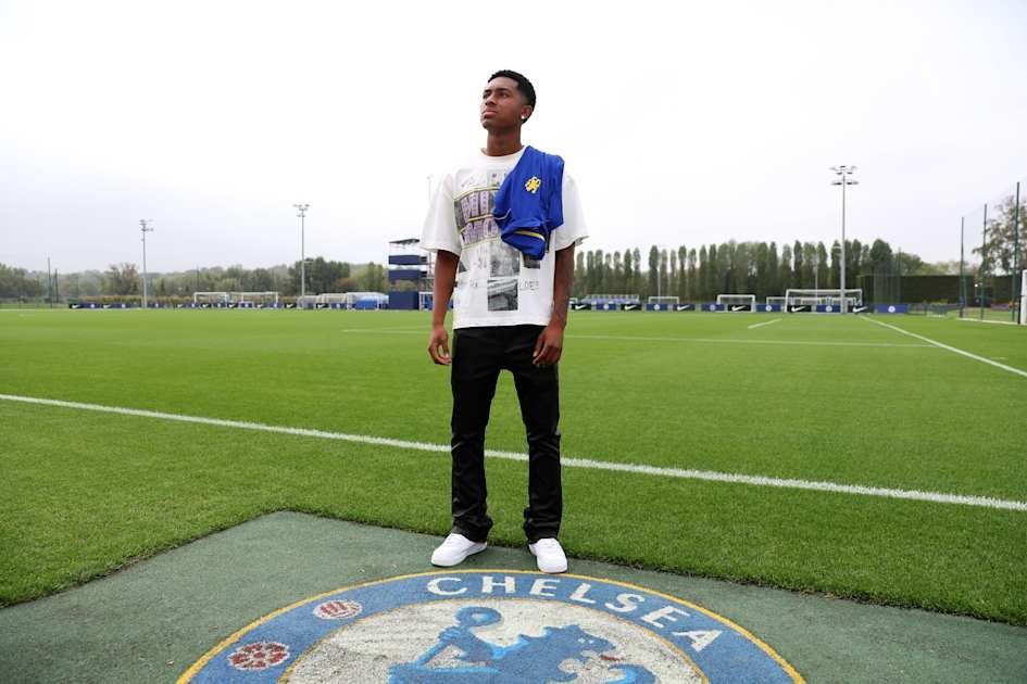 Liverpool trói chân thần đồng, Chelsea đón tân binh